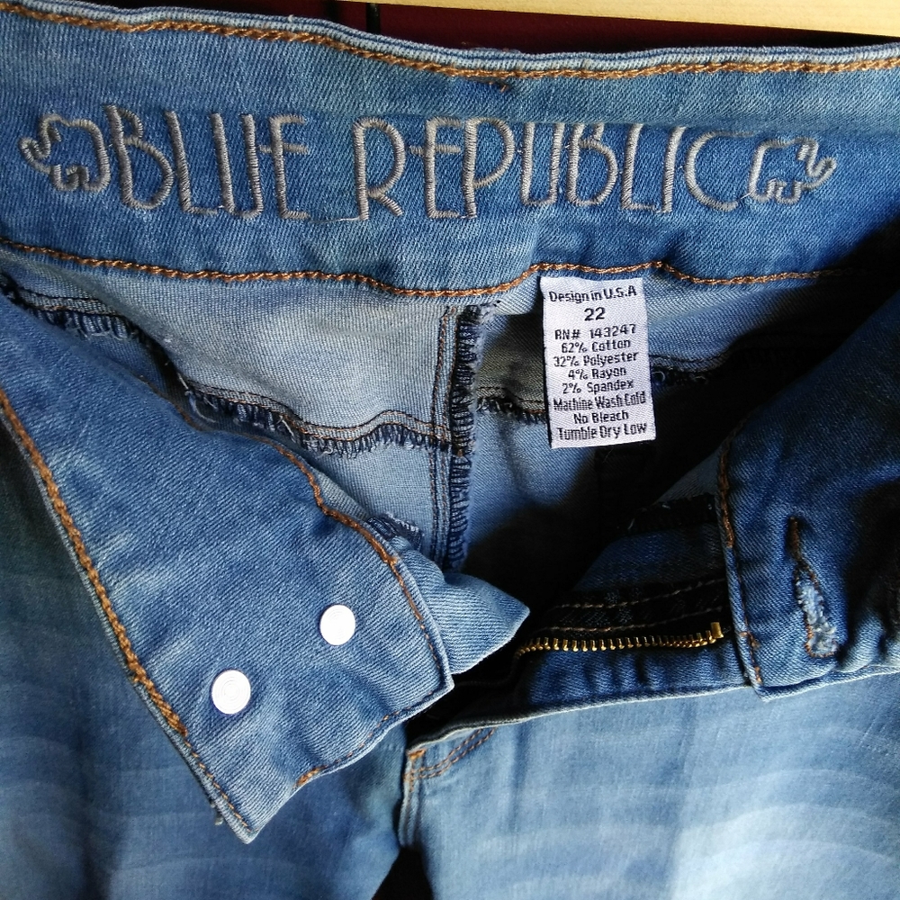 Women's plus size 22 jeans but fits like 16-18